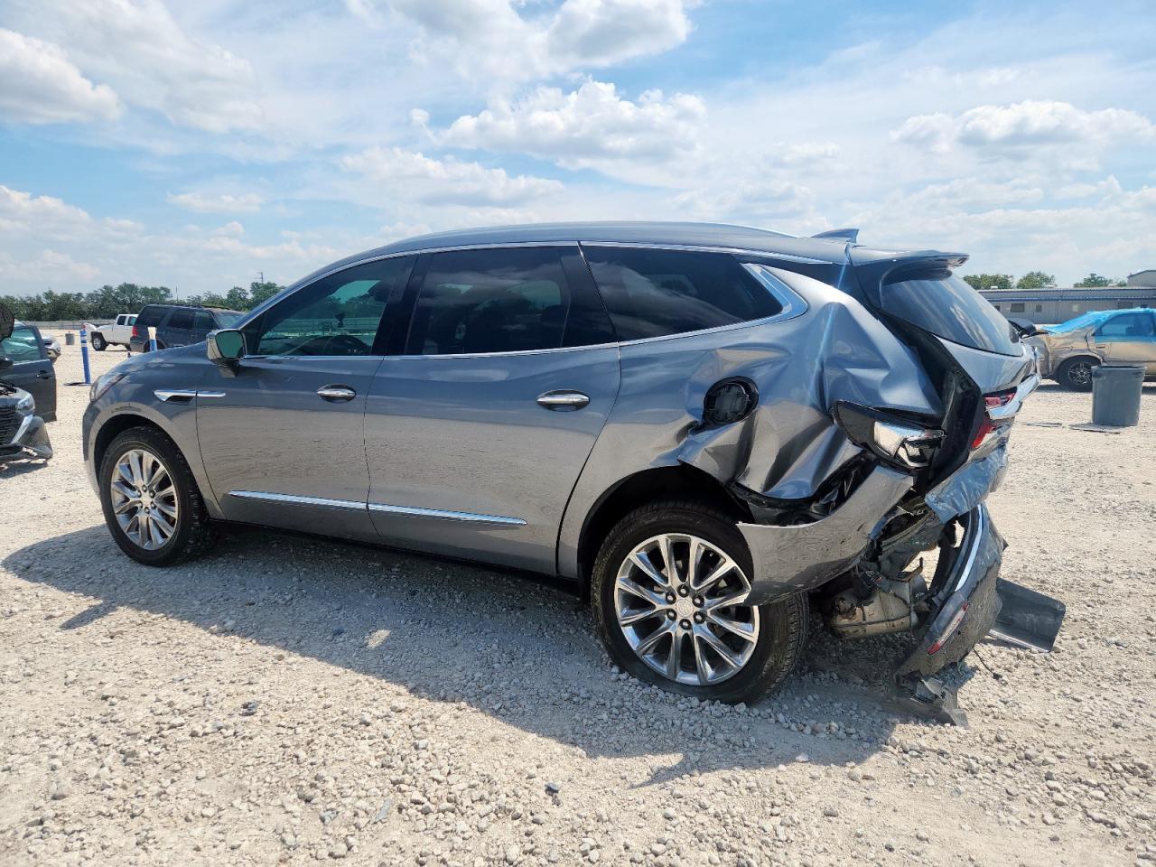 2020 Buick Enclave Essence - Image 2