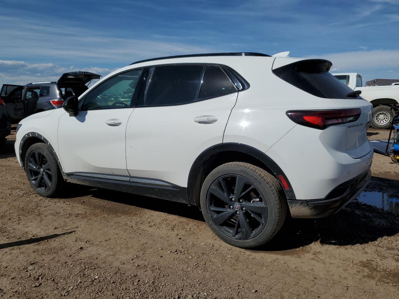 2022 Buick Envision Essence - Image 2