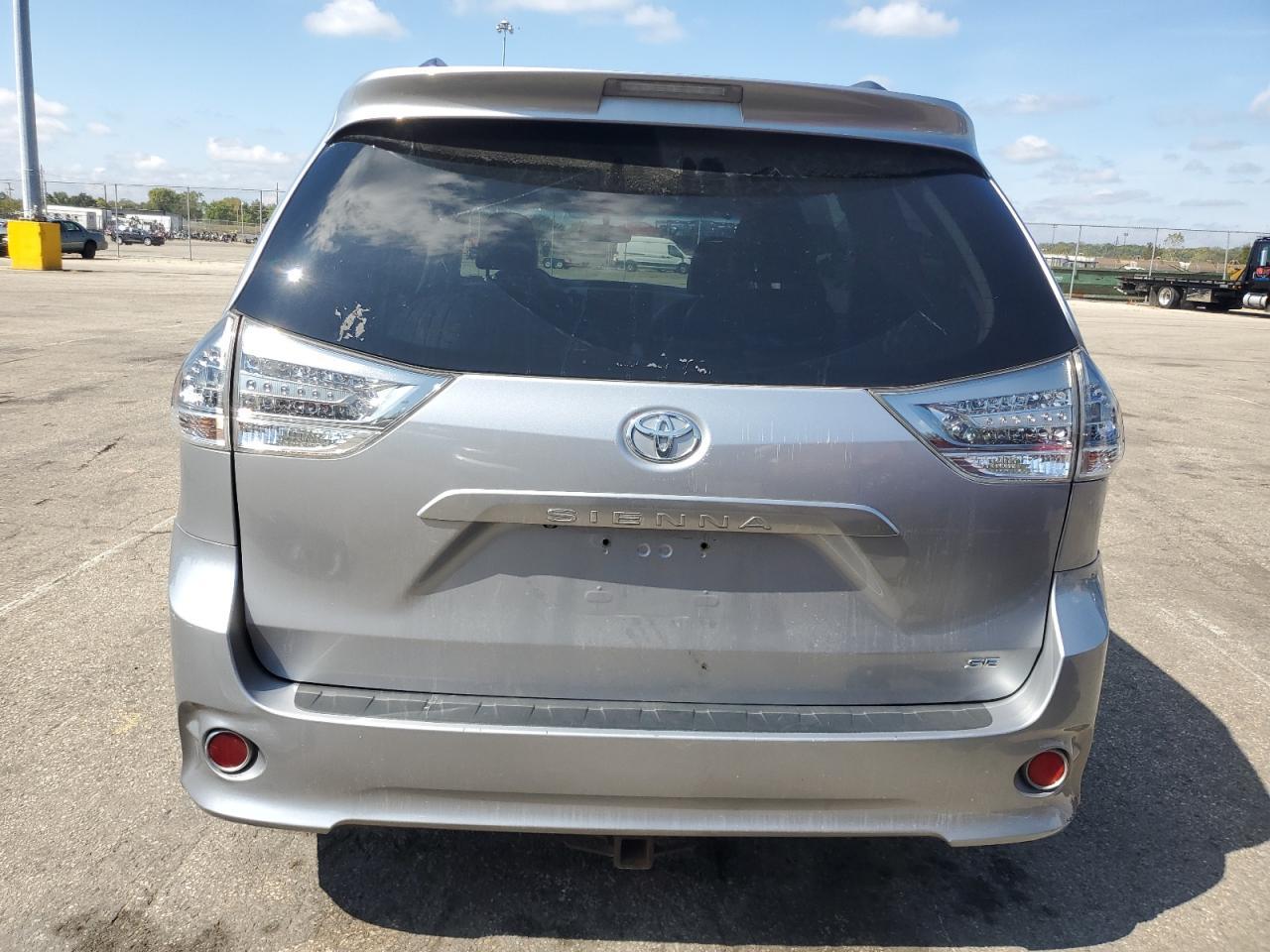 2012 Toyota Sienna Sport - Image 6