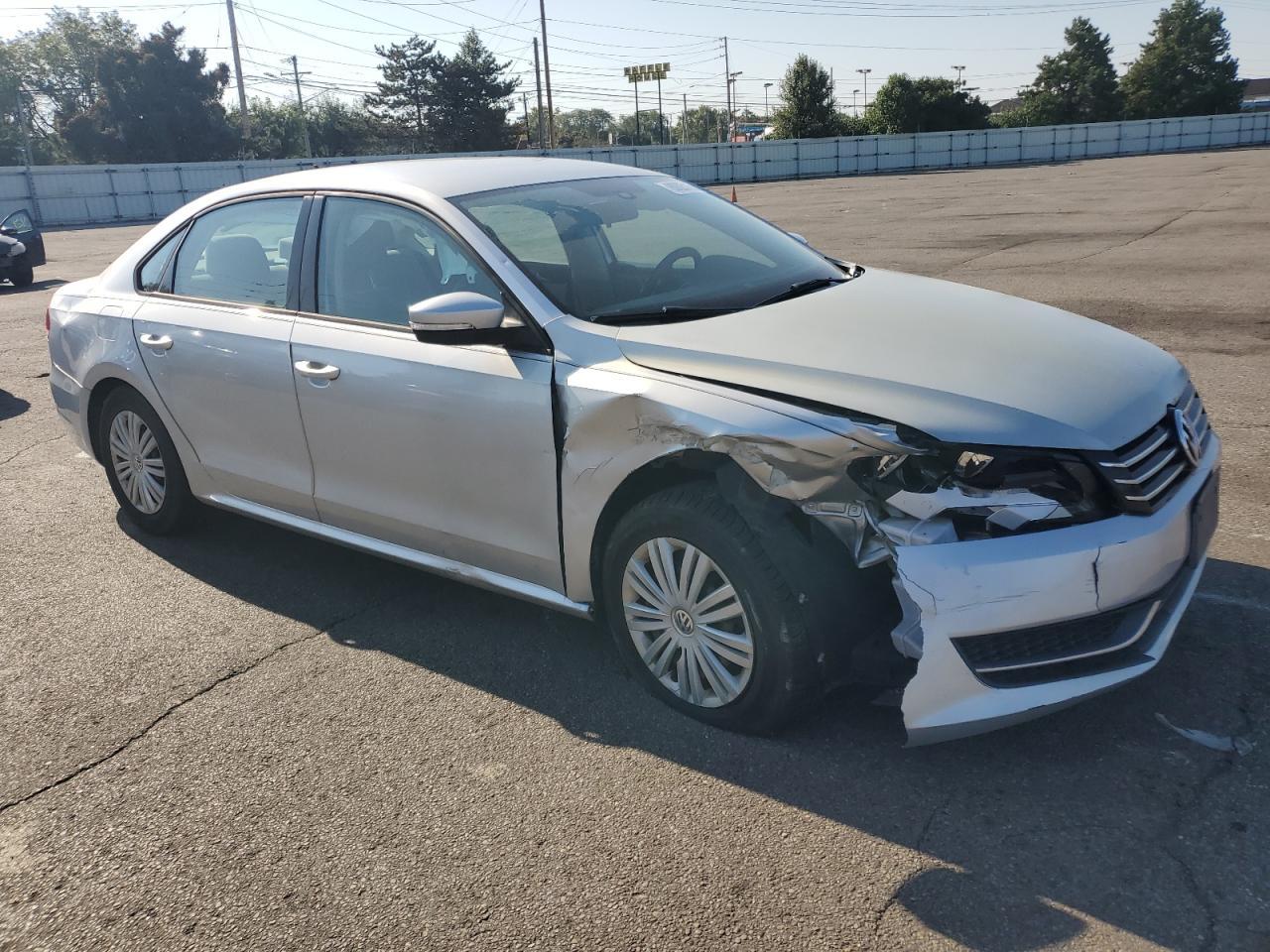 2015 Volkswagen Passat S - Image 4