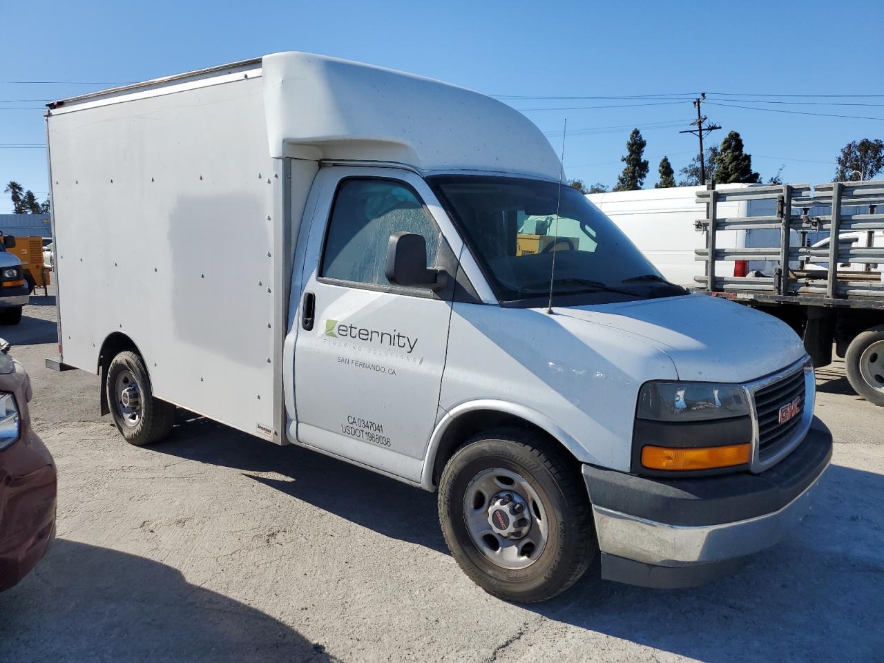 2017 GMC Savana Cutaway G3500 - Фото 4