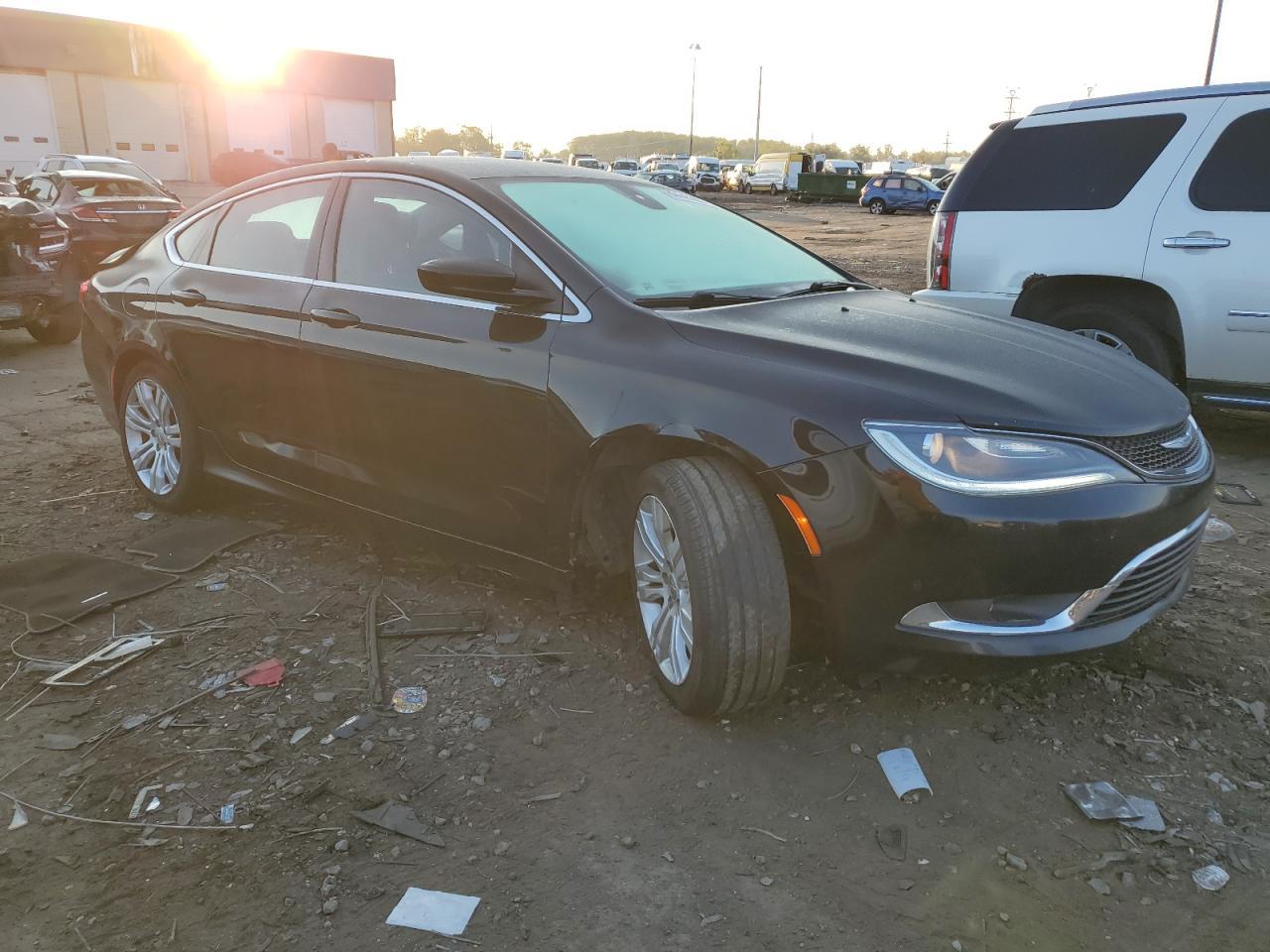 2015 Chrysler 200 Limited - Фото 4