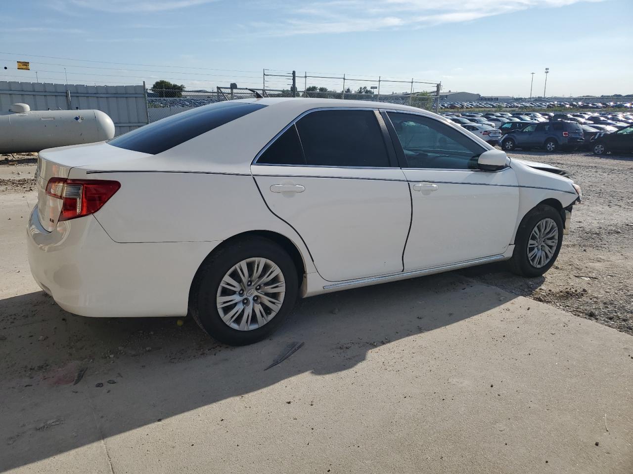 2014 Toyota Camry L - Image 3
