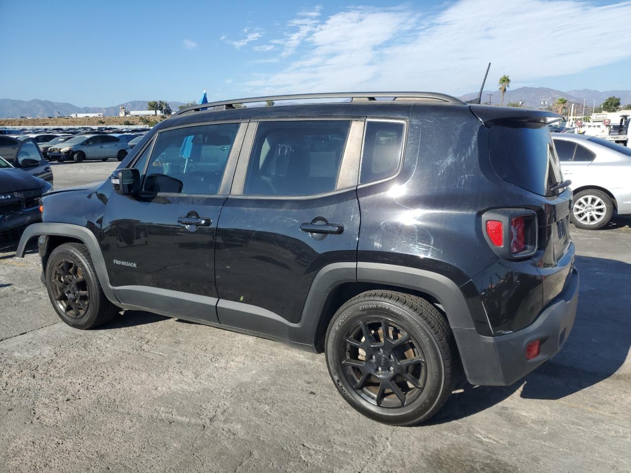 2020 Jeep Renegade Latitude - Фото 2