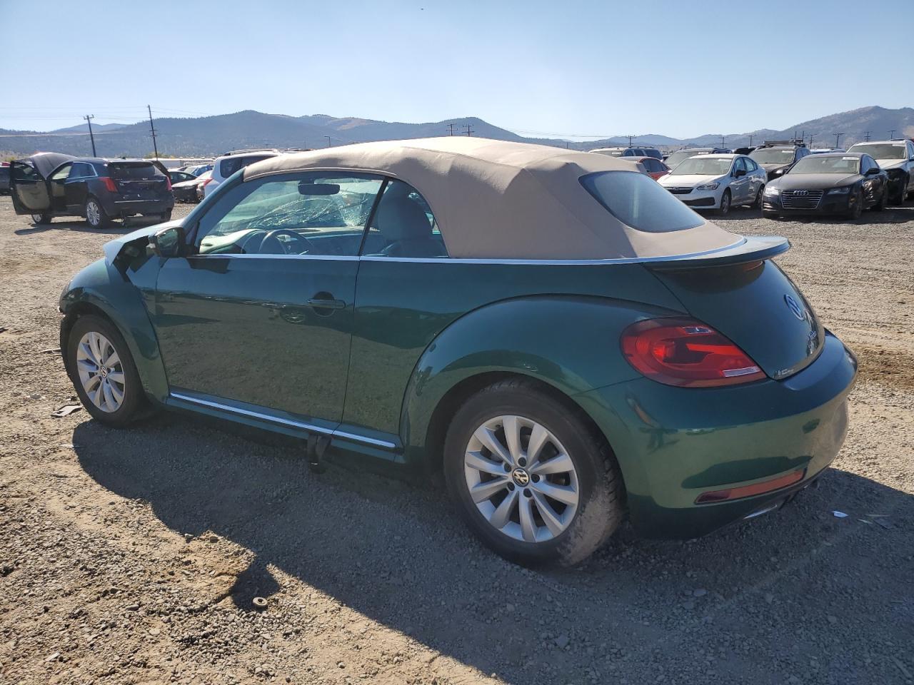 2017 Volkswagen Beetle S/Se - Фото 2