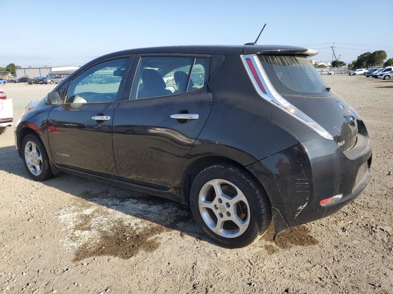 2015 Nissan Leaf S - Image 2
