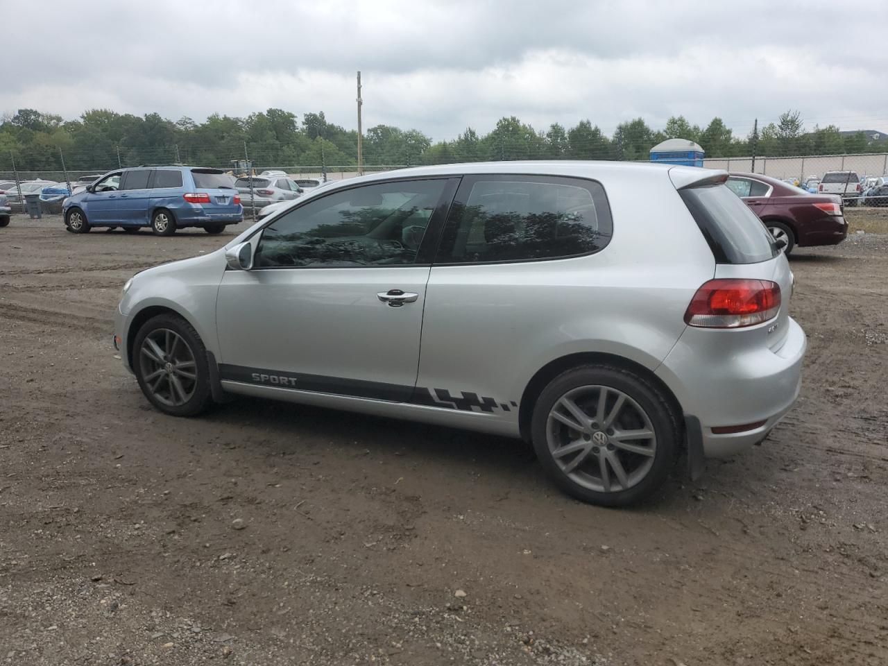 2011 Volkswagen Golf - Image 2