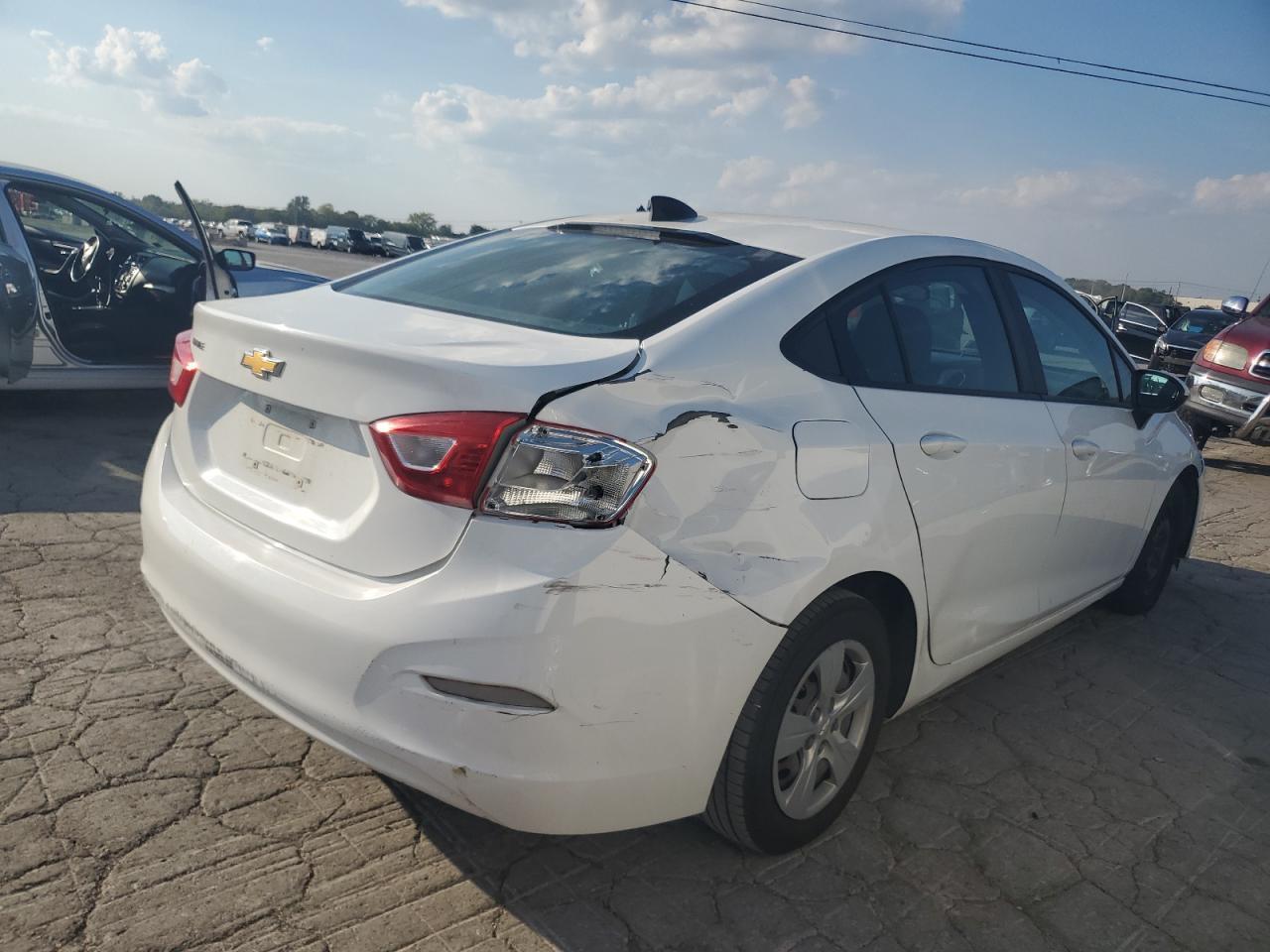 2017 Chevrolet Cruze Ls - Фото 3