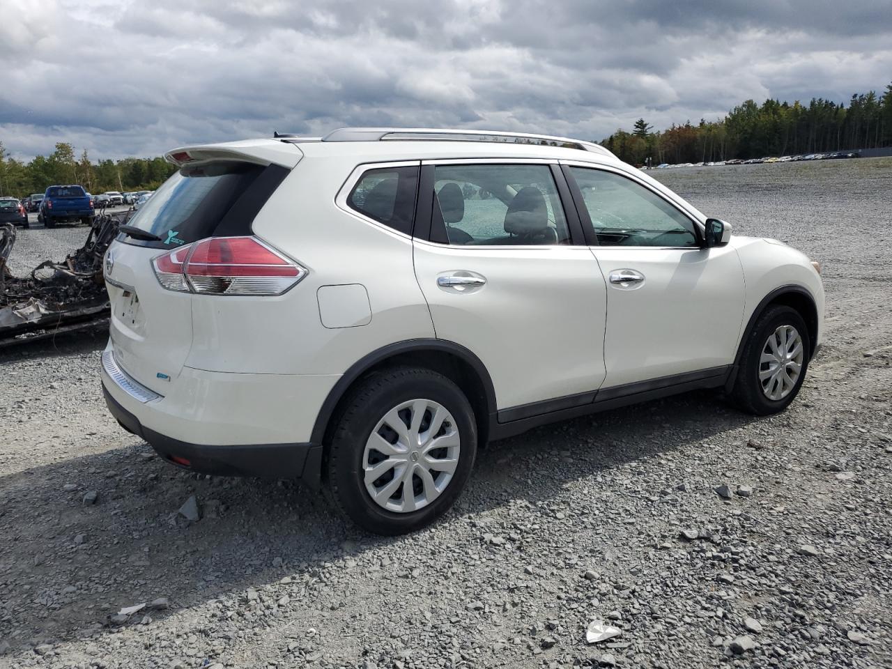2015 Nissan Rogue S - Image 3
