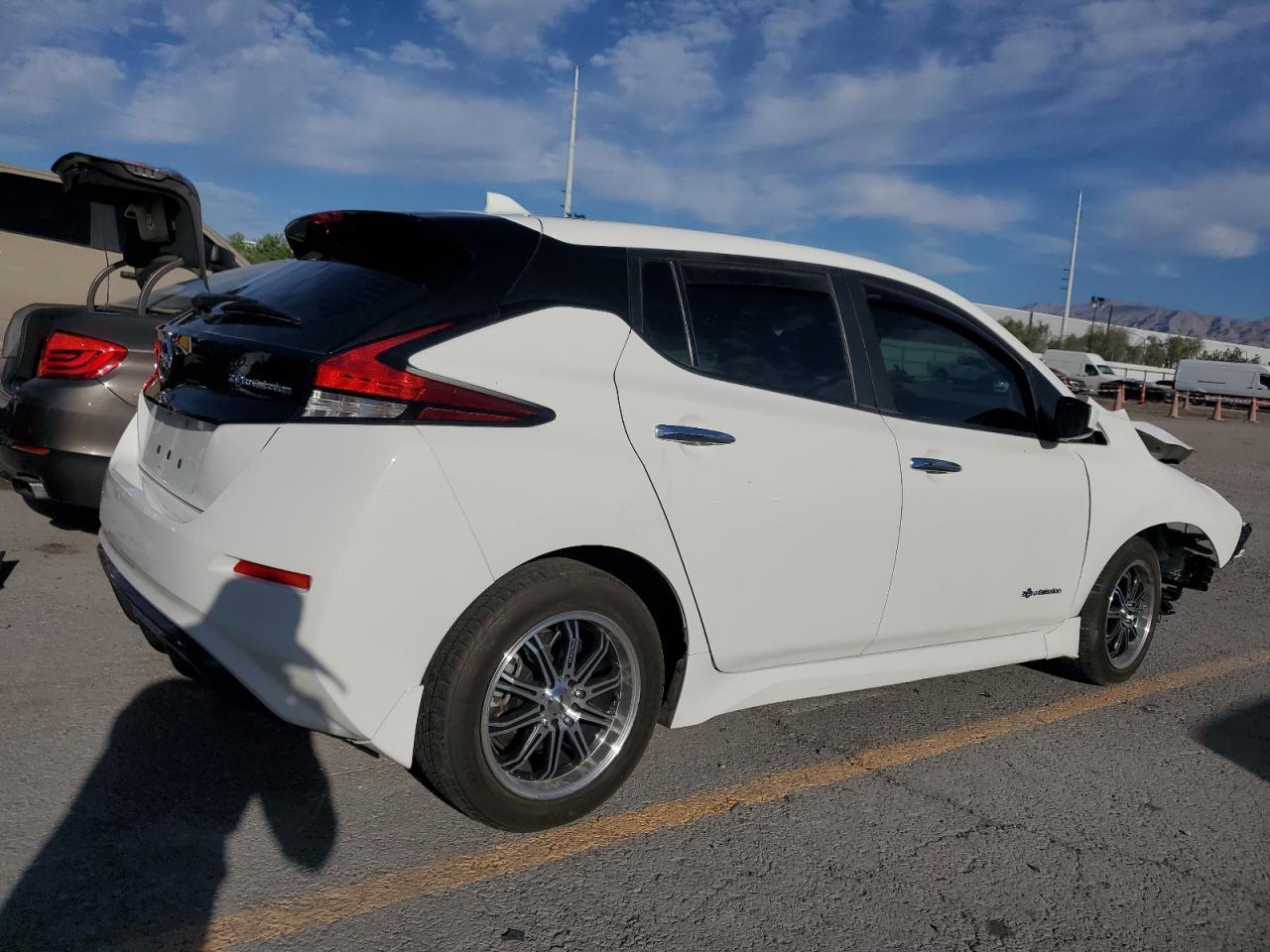 2018 Nissan Leaf S - Фото 3
