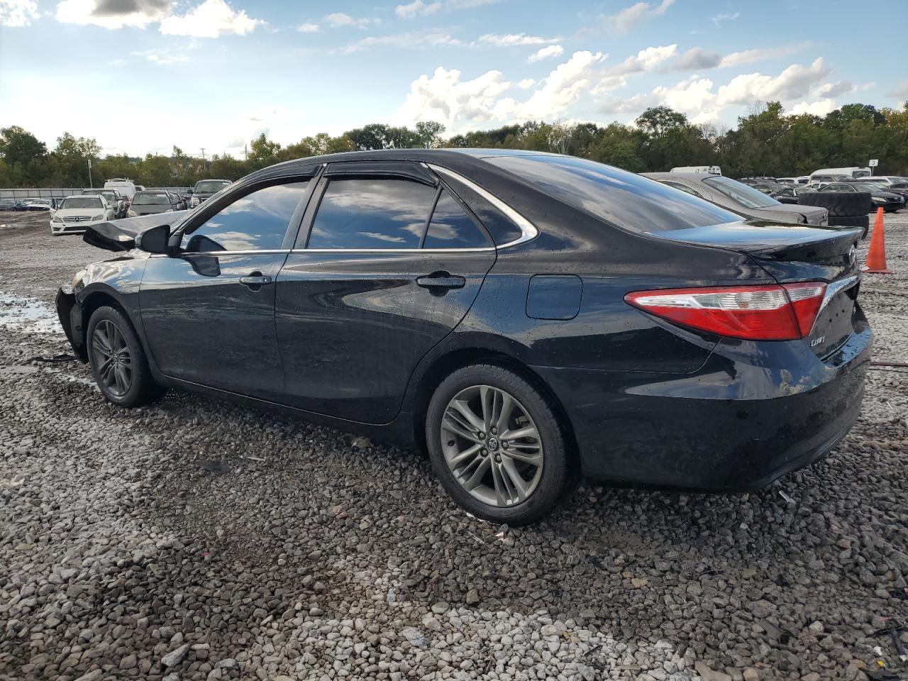2017 Toyota Camry Le - Фото 2