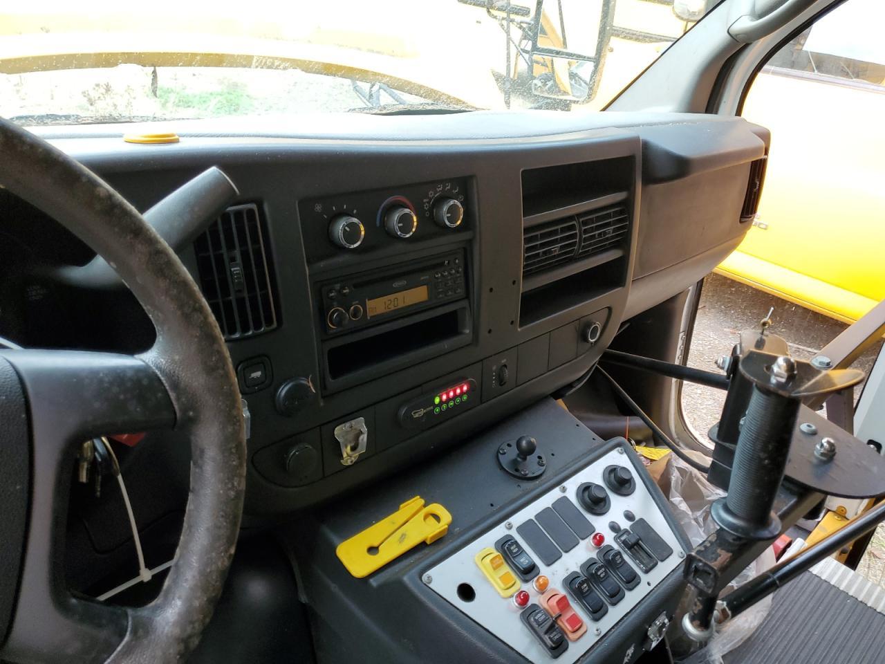 2013 Chevrolet Express G3500 - Image 5