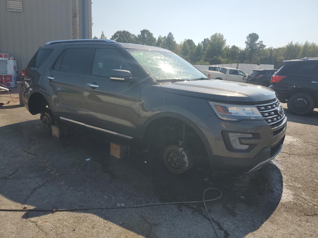 2017 Ford Explorer Limited - Image 4