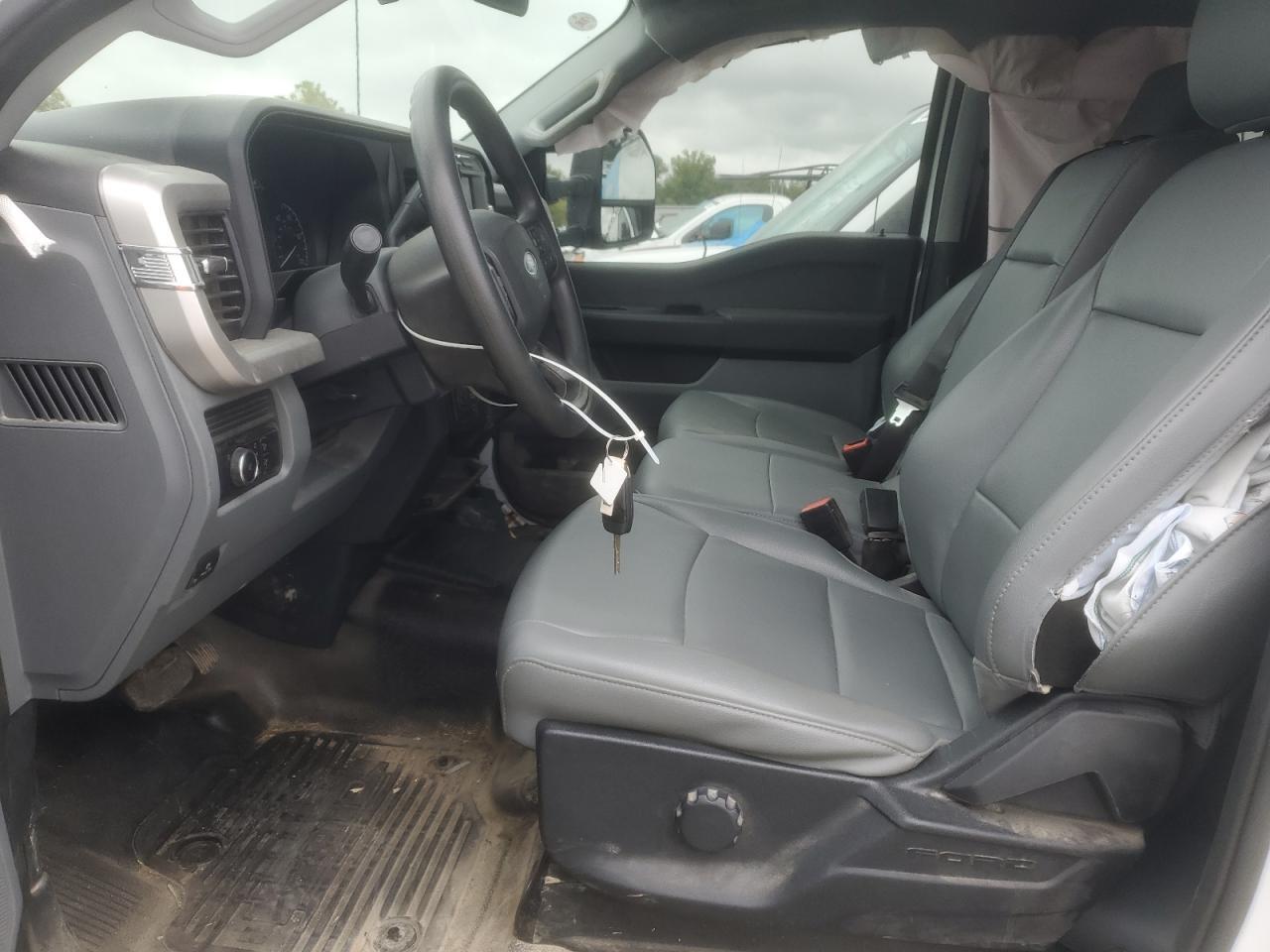 2023 Ford F550 Super Duty - Image 7