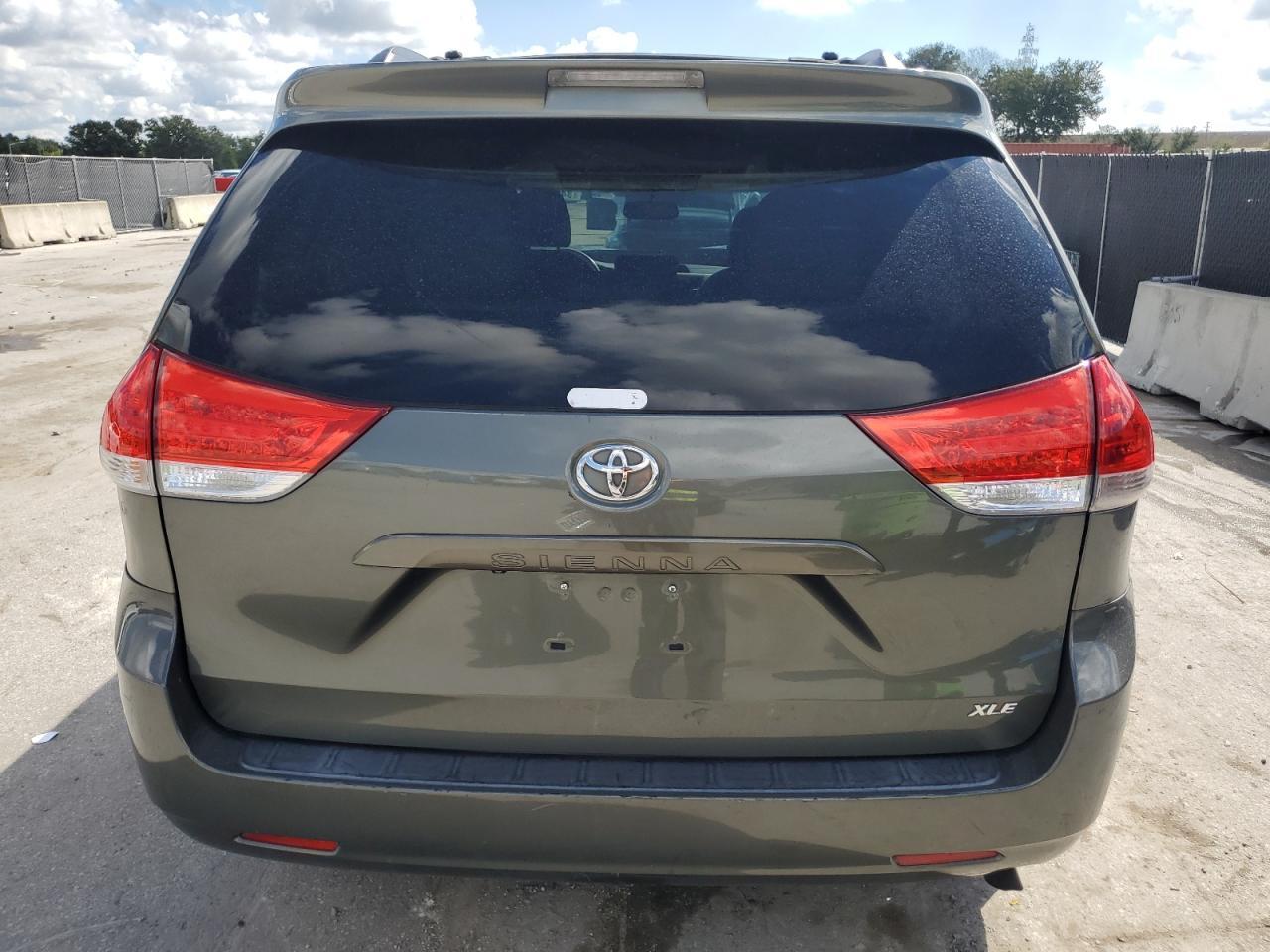 2013 Toyota Sienna Xle - Image 6