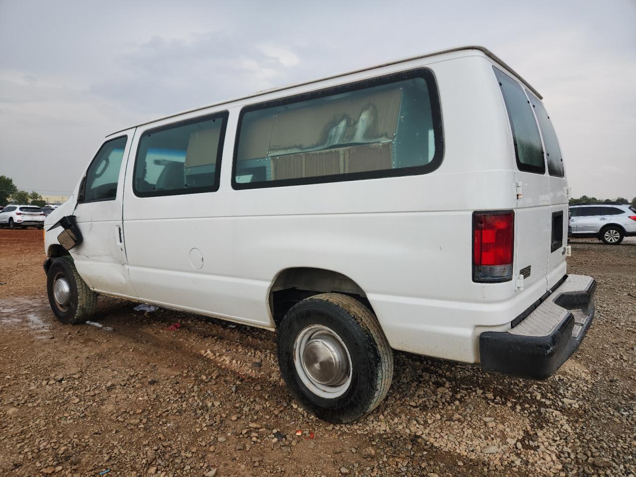 2003 Ford Econoline E350 Super Duty Van - Фото 2