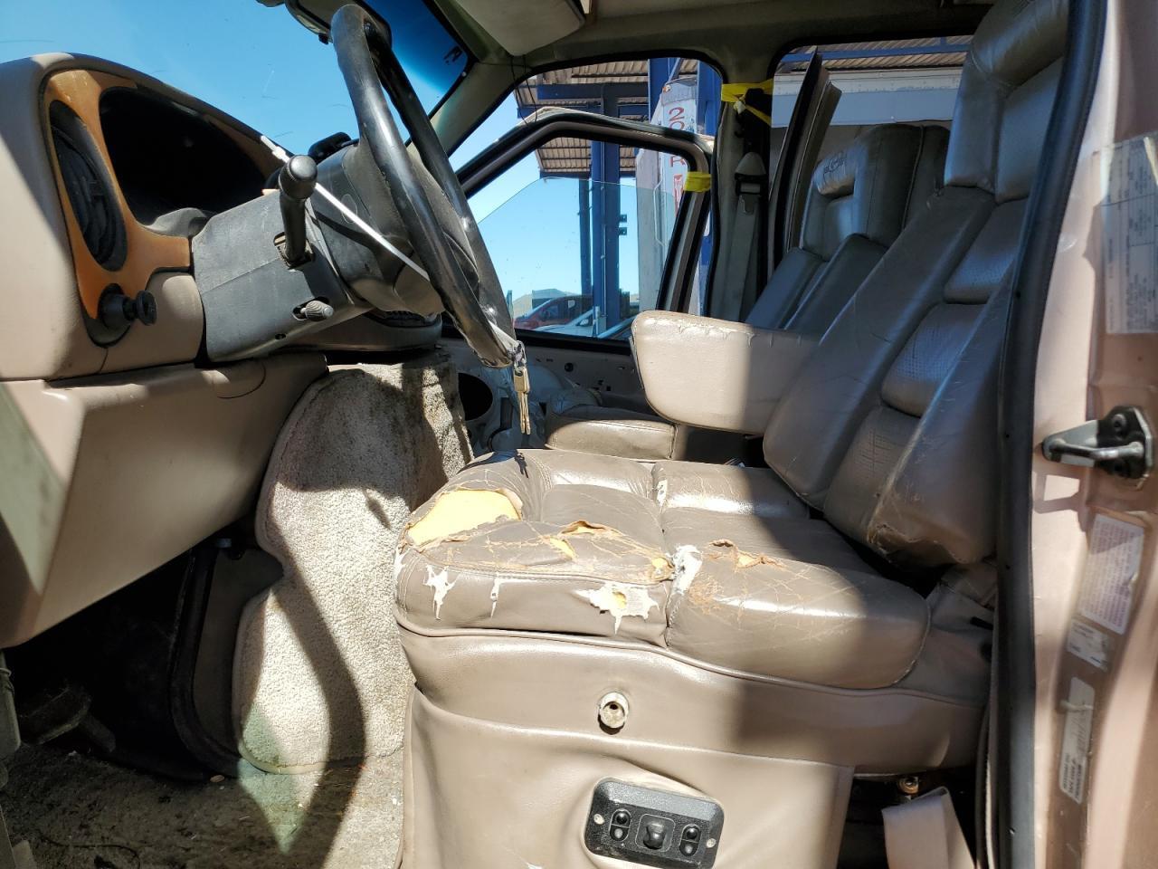 1997 Ford Econoline E150 Van - Image 7