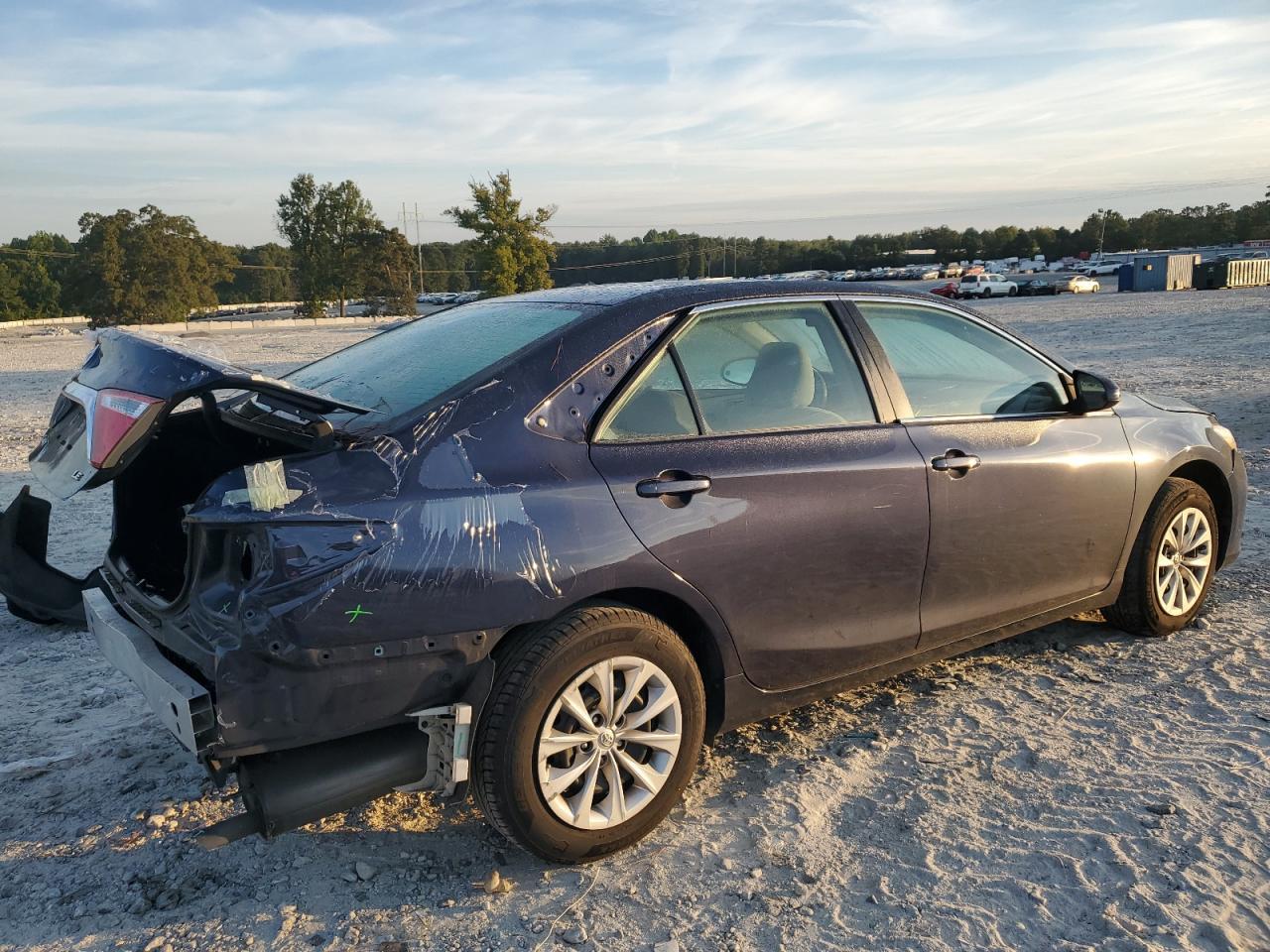 2017 Toyota Camry Le - Фото 3
