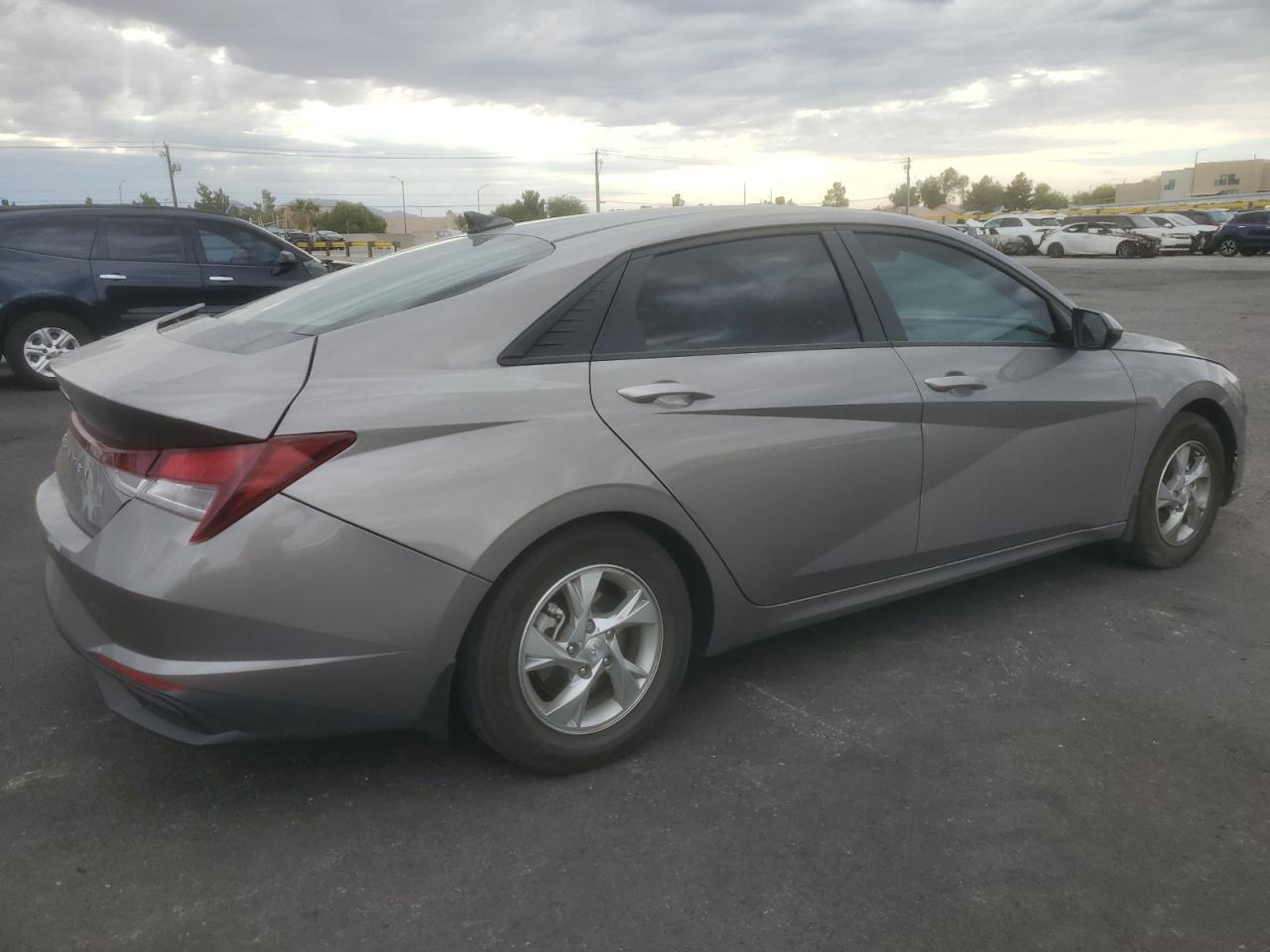 2023 Hyundai Elantra Se - Фото 3