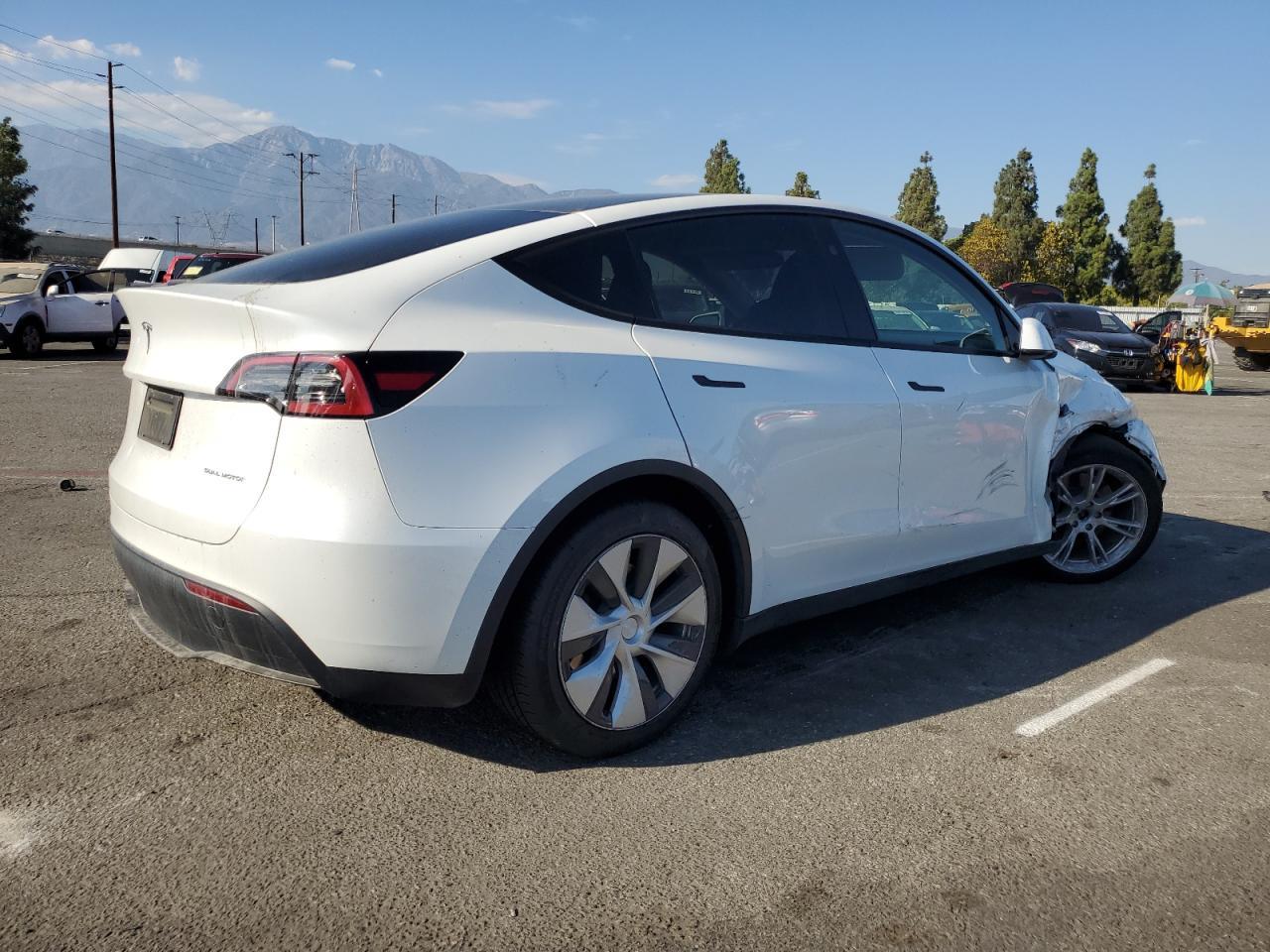 2023 Tesla Model Y - Image 3