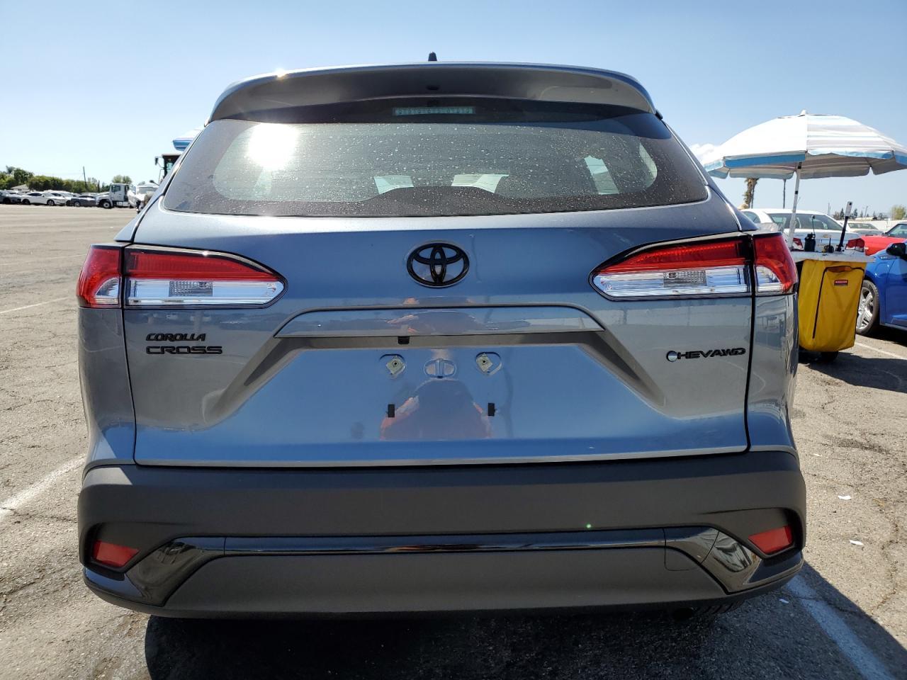 2025 Toyota Corolla Cross Se - Image 6