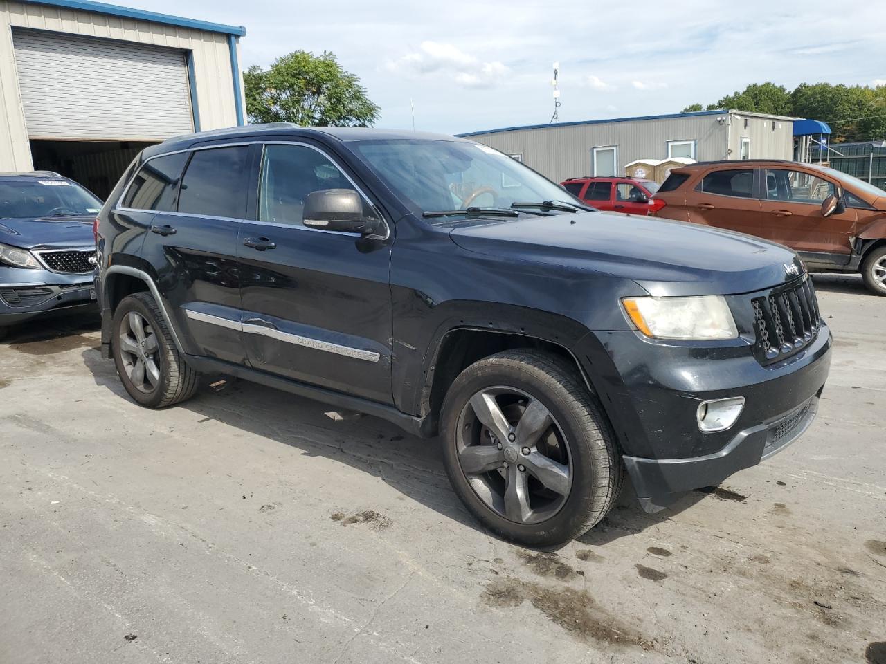 2011 Jeep Grand Cherokee Overland - Image 4