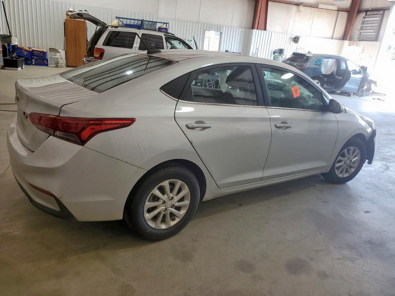 2022 Hyundai Accent - Фото 3