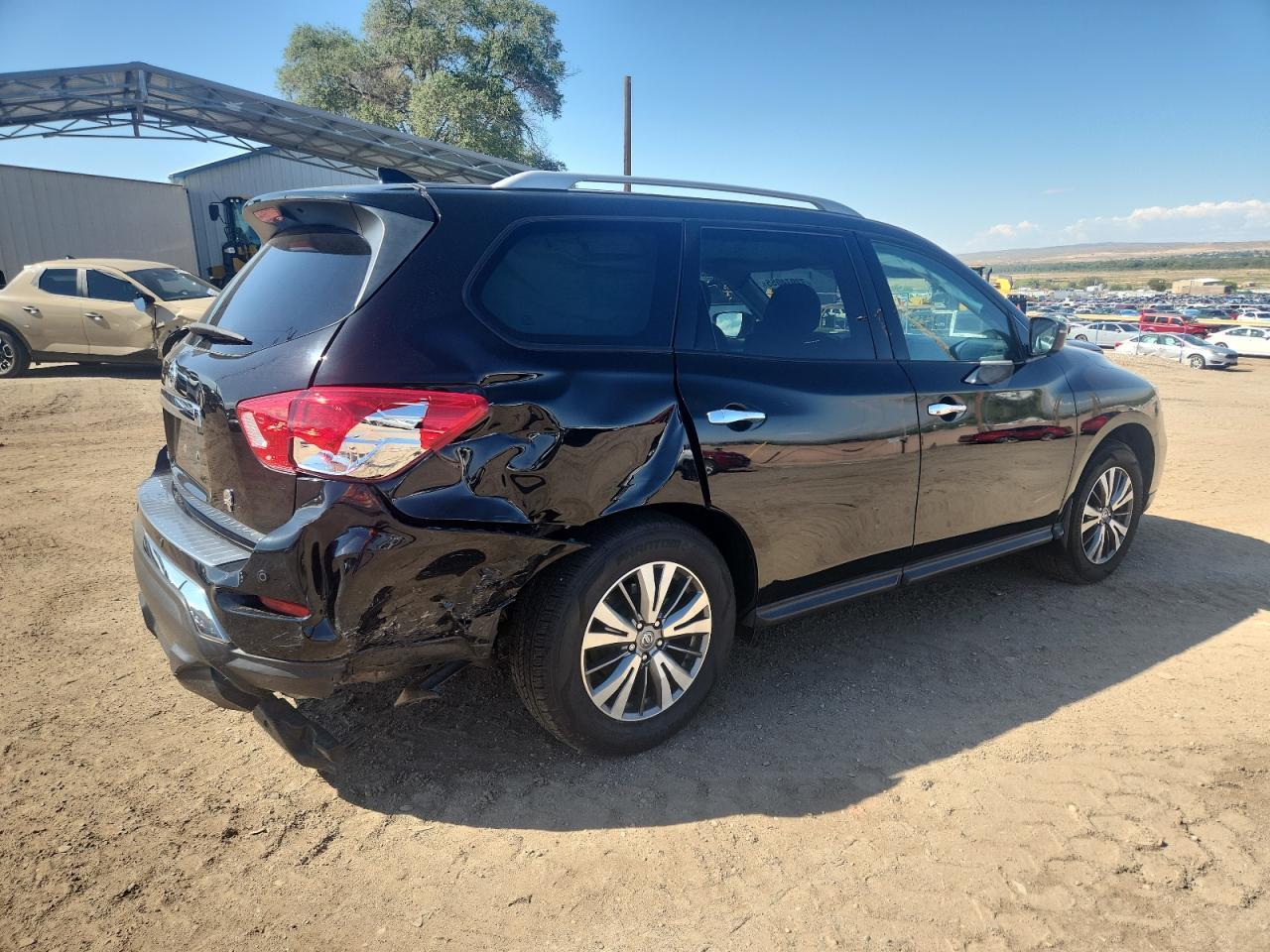 2020 Nissan Pathfinder S - Фото 3