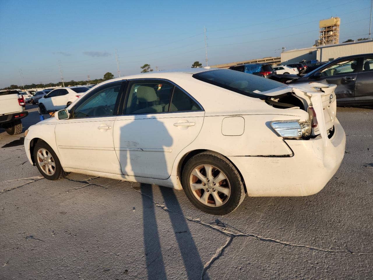 2010 Toyota Camry Base - Фото 2