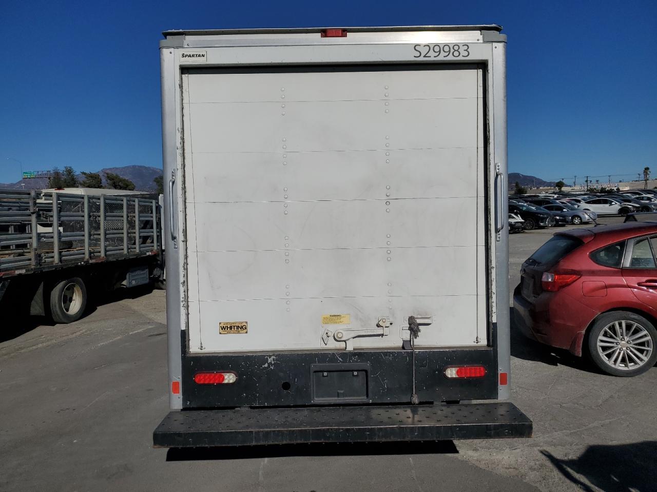 2017 GMC Savana Cutaway G3500 - Фото 6