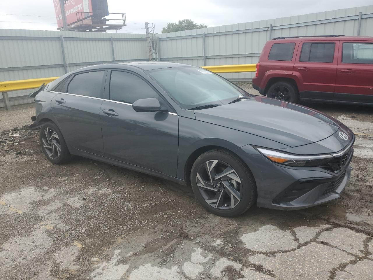 2024 Hyundai Elantra Sel - Image 4
