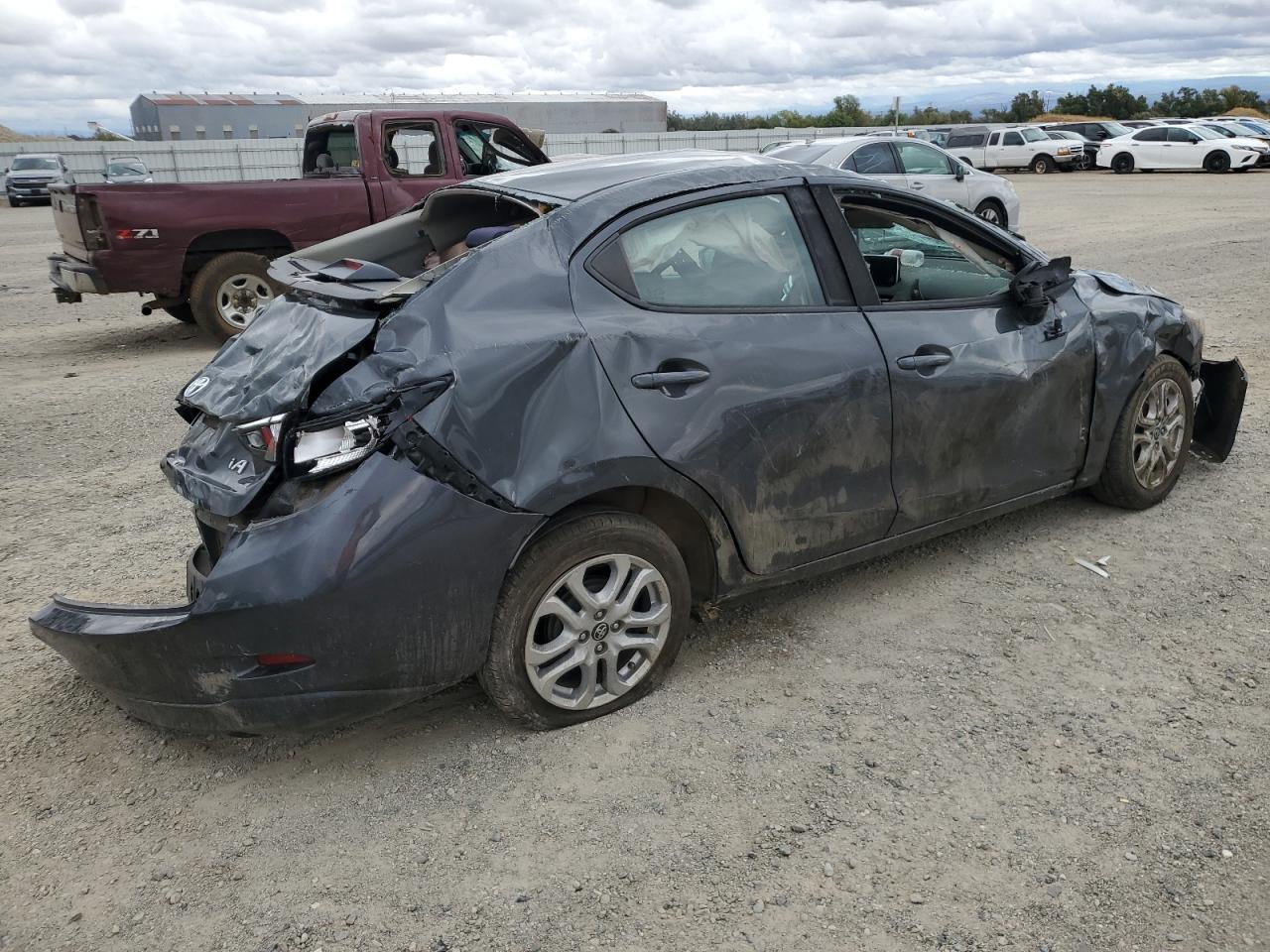 2017 Toyota Yaris Ia Base - Фото 3