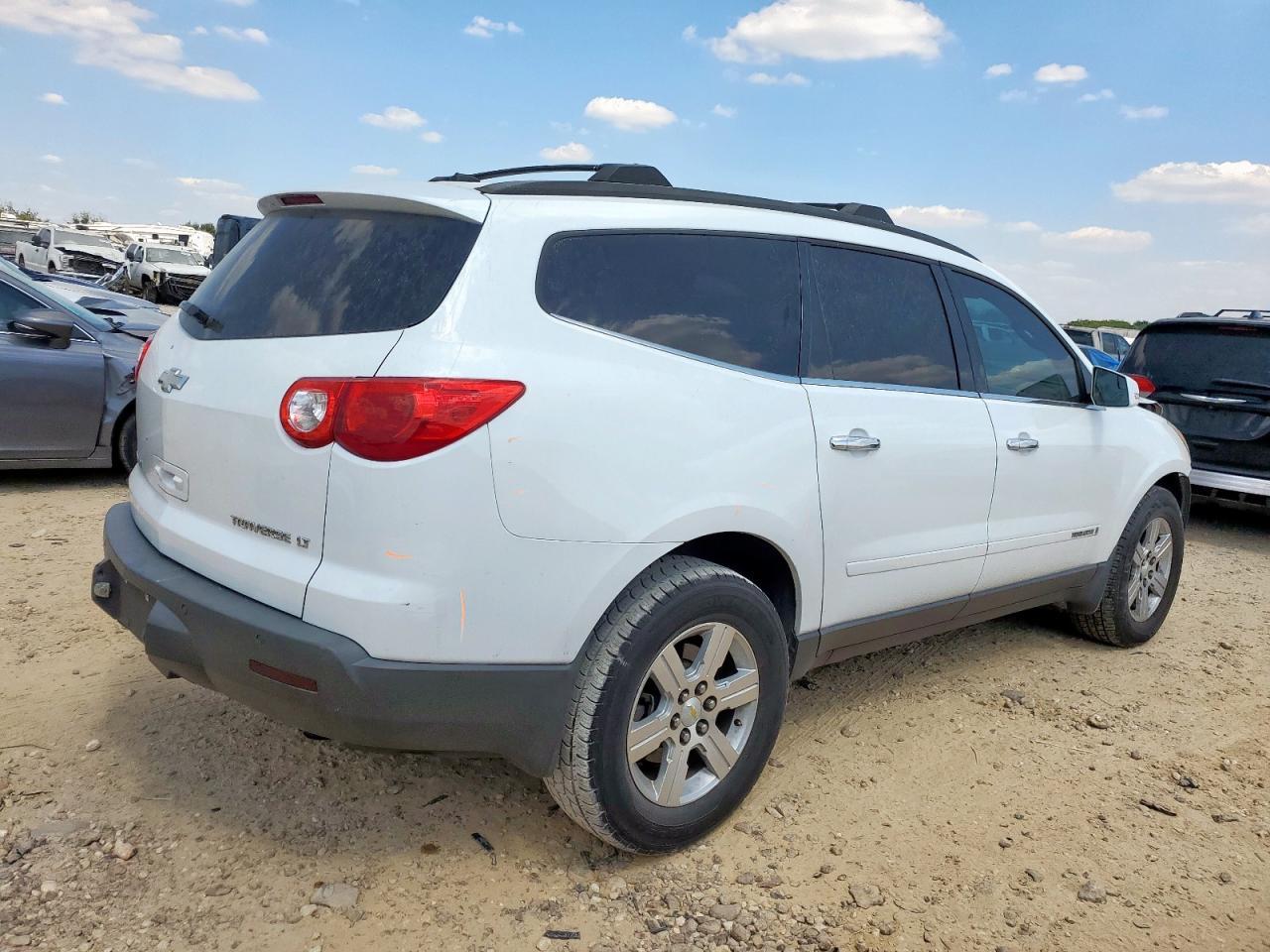 2009 Chevrolet Traverse Lt - Image 3