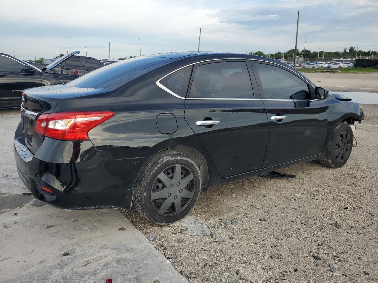 2017 Nissan Sentra S - Фото 3