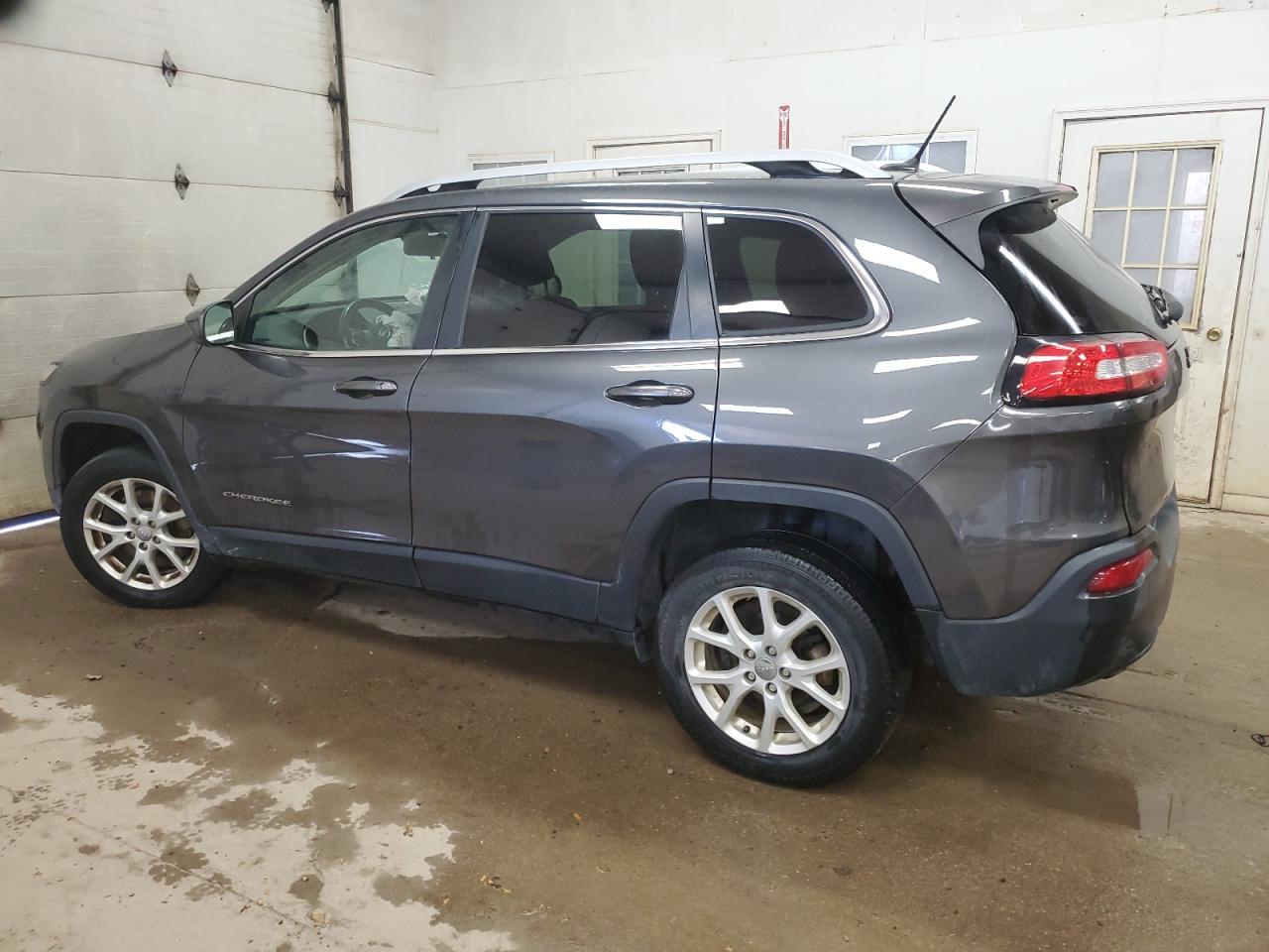 2016 Jeep Cherokee Latitude - Фото 2