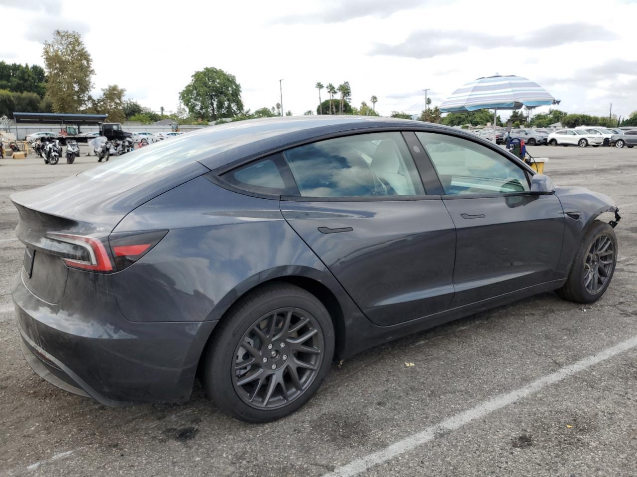 2025 Tesla Model 3 - Фото 3