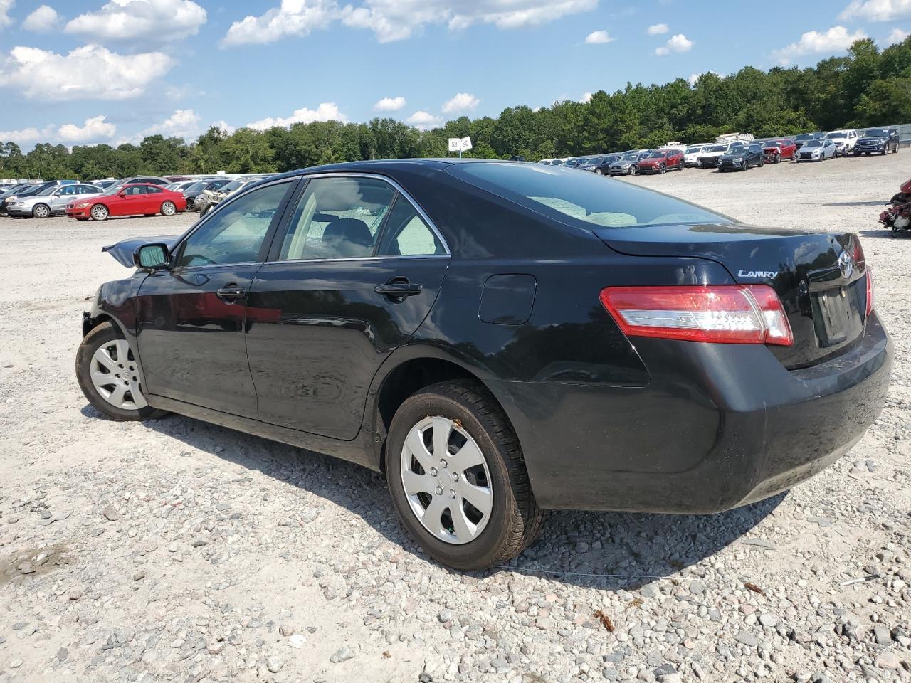 2011 Toyota Camry Base - Фото 2