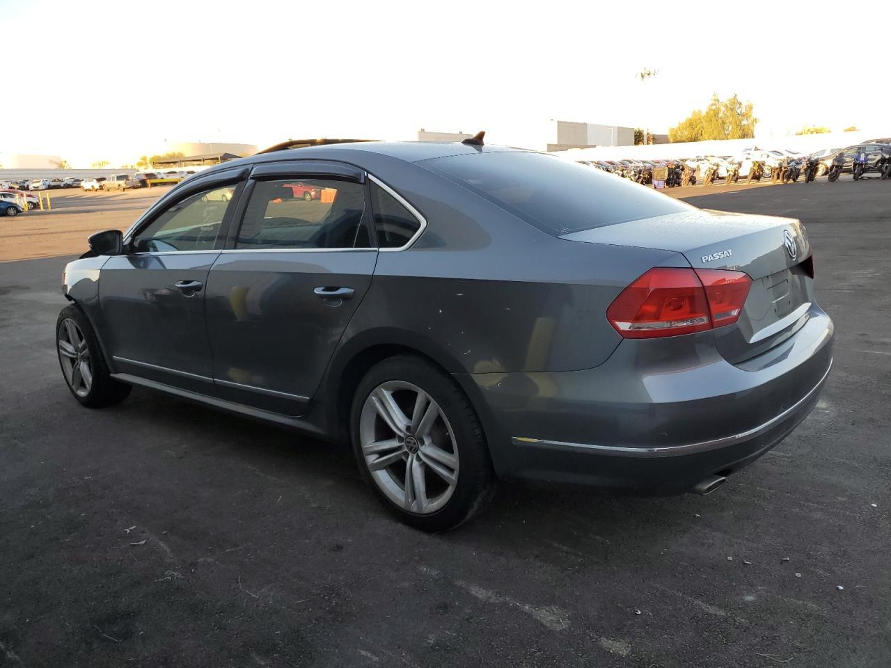 2014 Volkswagen Passat Se - Image 2