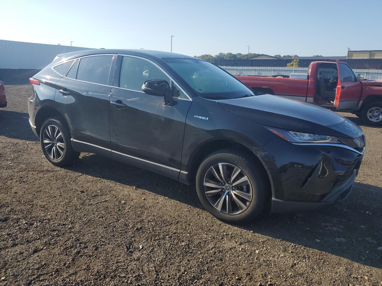 2021 Toyota Venza Le - Image 4