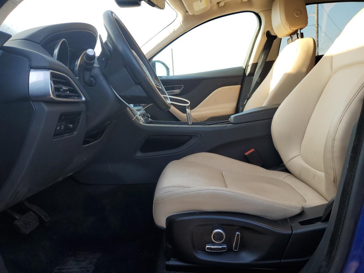 2020 Jaguar F-Pace Premium - Image 7