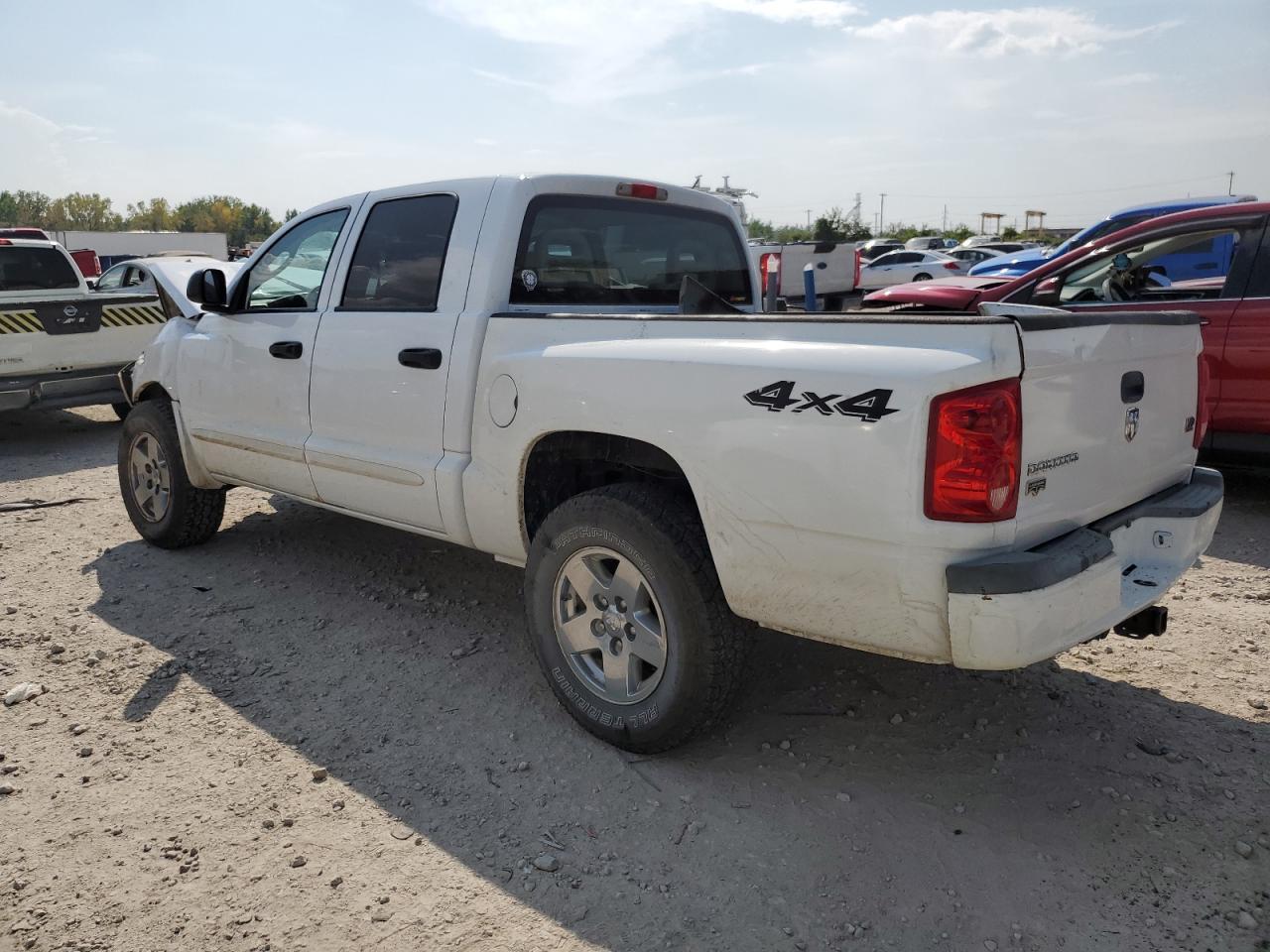 2005 Dodge Dakota Quad Laramie - Image 2