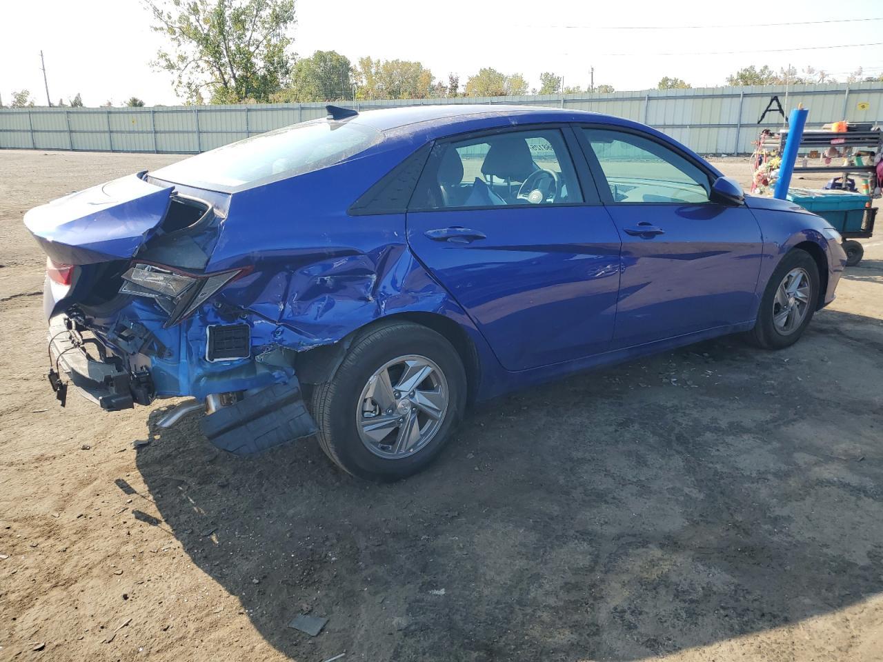 2025 Hyundai Elantra Se - Image 3