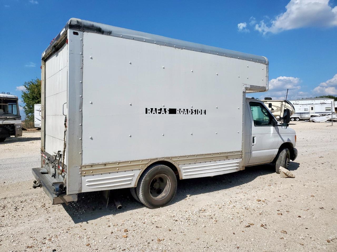2007 Ford Econoline E450 Super Duty Cutaway Van - Фото 3