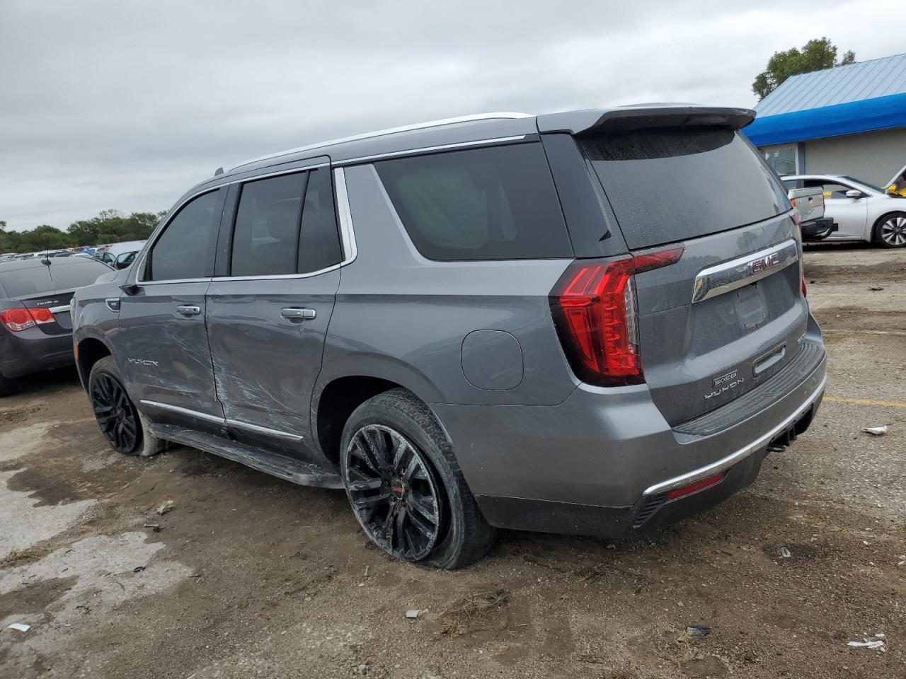 2022 GMC Yukon Slt - Image 2