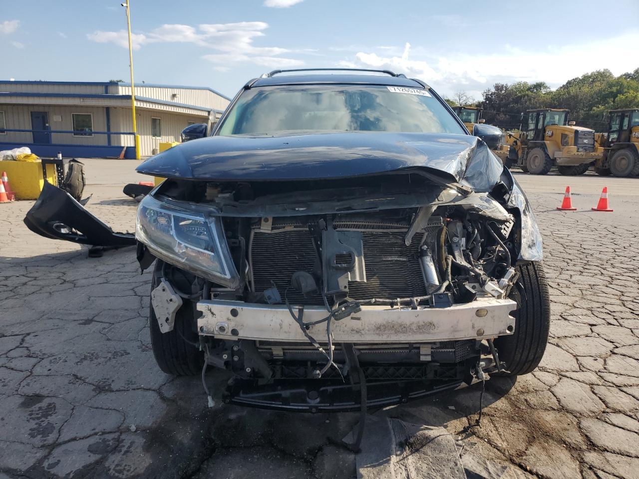 2015 Nissan Pathfinder S - Image 5