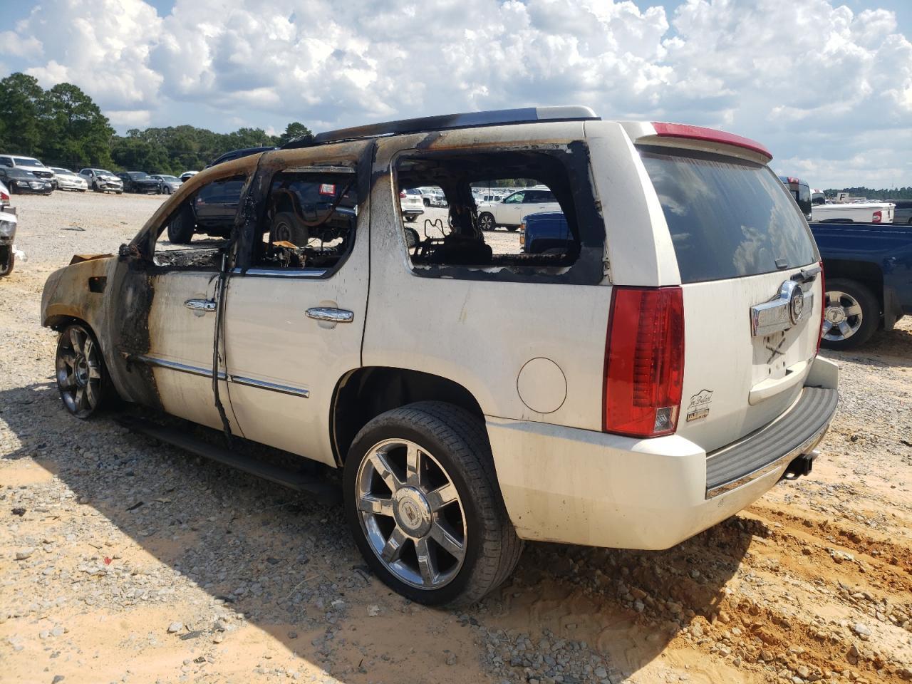 2011 Cadillac Escalade Premium - Фото 2