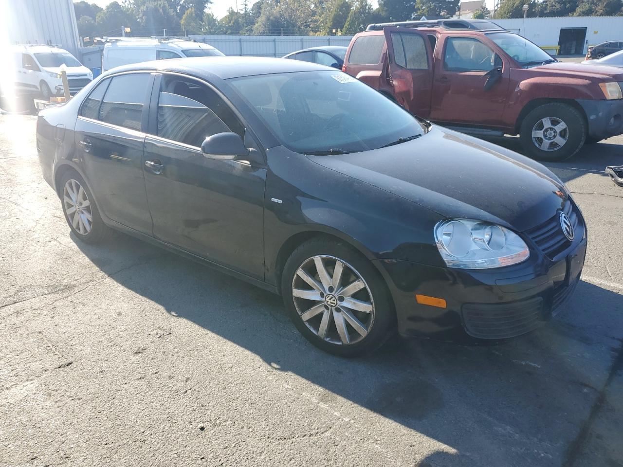 2010 Volkswagen Jetta Wolfsburg - Image 4