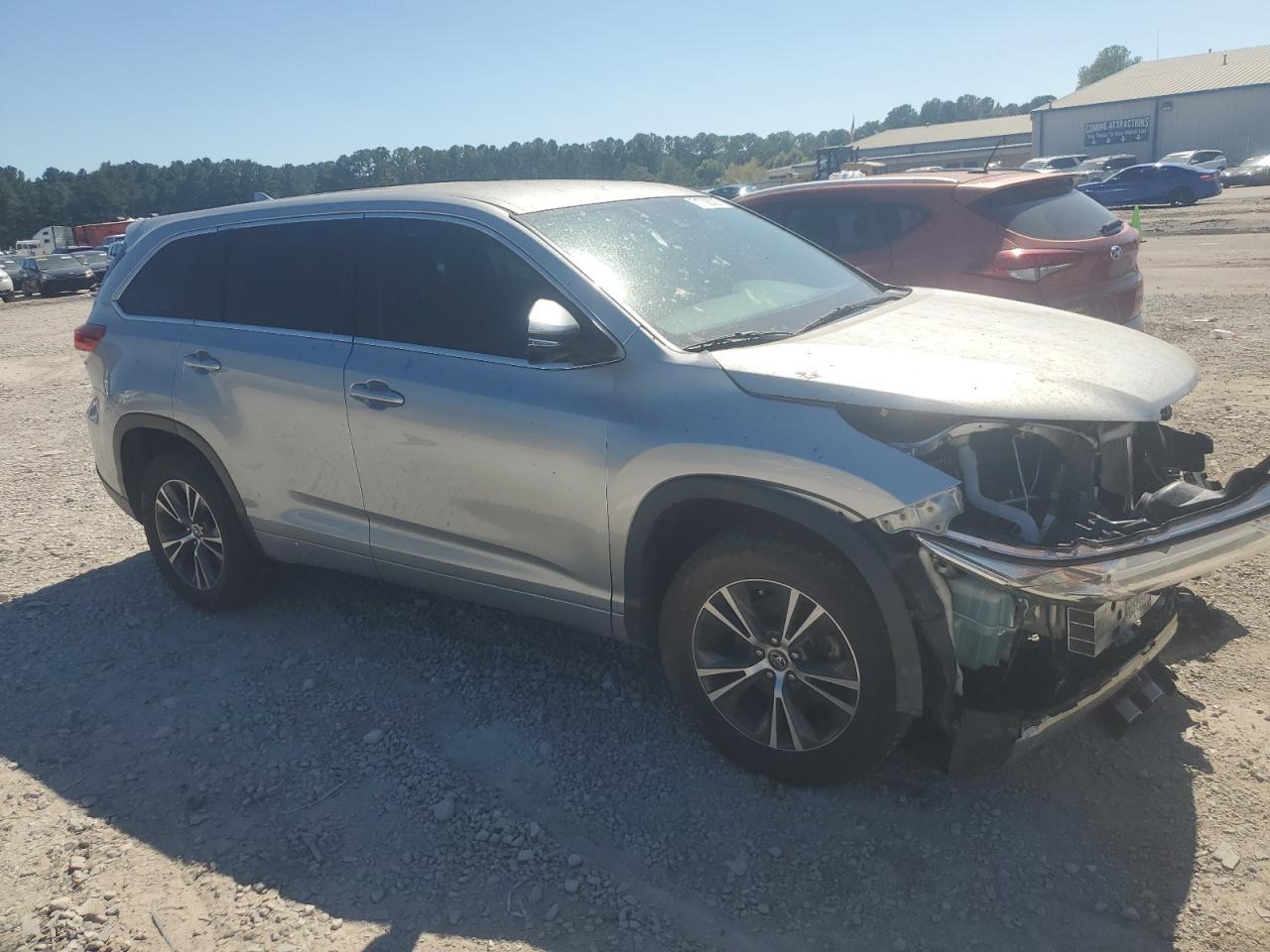 2018 Toyota Highlander Le - Image 4