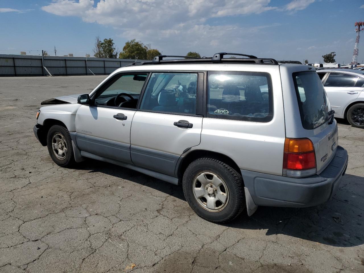 2000 Subaru Forester L - Image 2