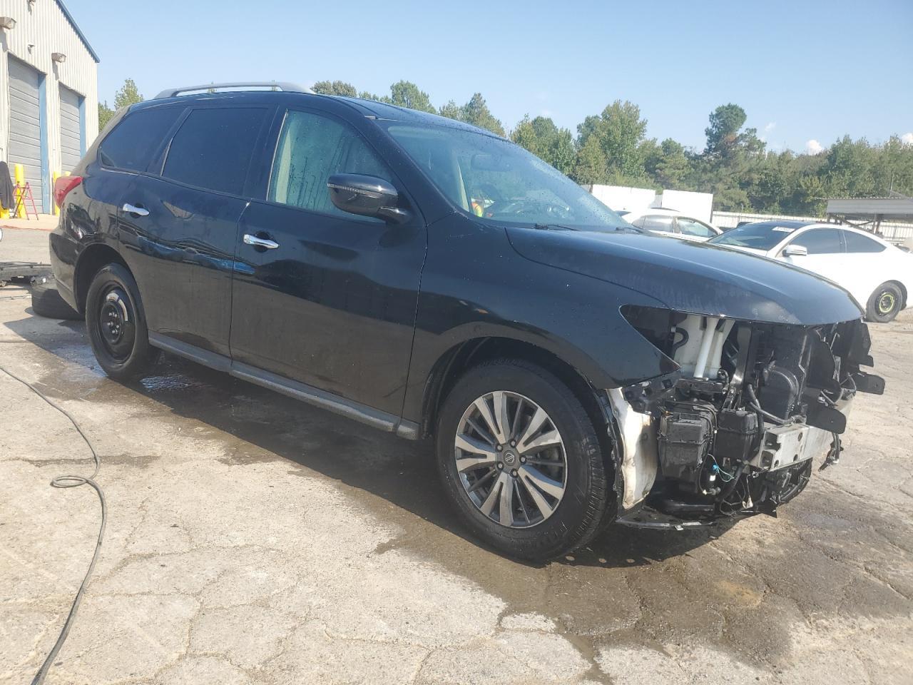 2019 Nissan Pathfinder S - Image 4